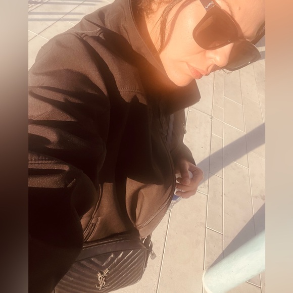 Meet your Posher, Val - Picture 1 of 2